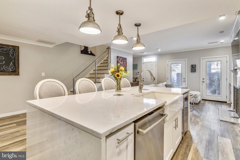 1034 N Randolph St, Arlington, VA 22201